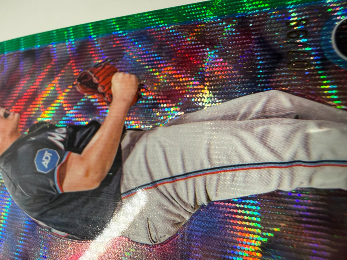 Valente Bellozo 2025 Topps Chrome Green Wave Refractor RC /99 #122 Marlins