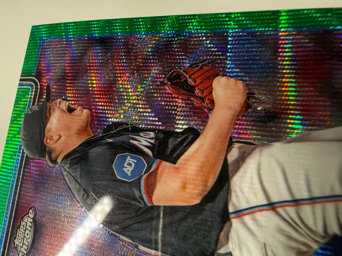 Valente Bellozo 2025 Topps Chrome Green Wave Refractor RC /99 #122 Marlins