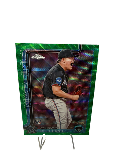 Valente Bellozo 2025 Topps Chrome Green Wave Refractor RC /99 #122 Marlins