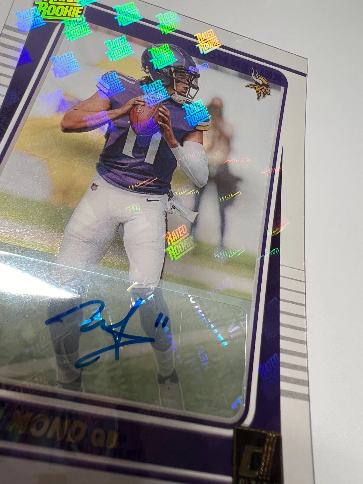 Kellen Mond 2021 Panini Donruss Rated Rookie Holo Logo Auto RC #256 Vikings