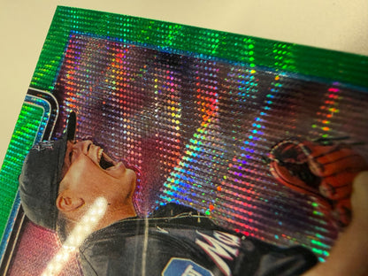 Valente Bellozo 2025 Topps Chrome Green Wave Refractor RC /99 #122 Marlins