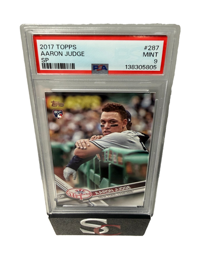 Aaron Judge 2017 Topps Variation SP Leaning on the Dugout Railing RC #287 PSA 9
